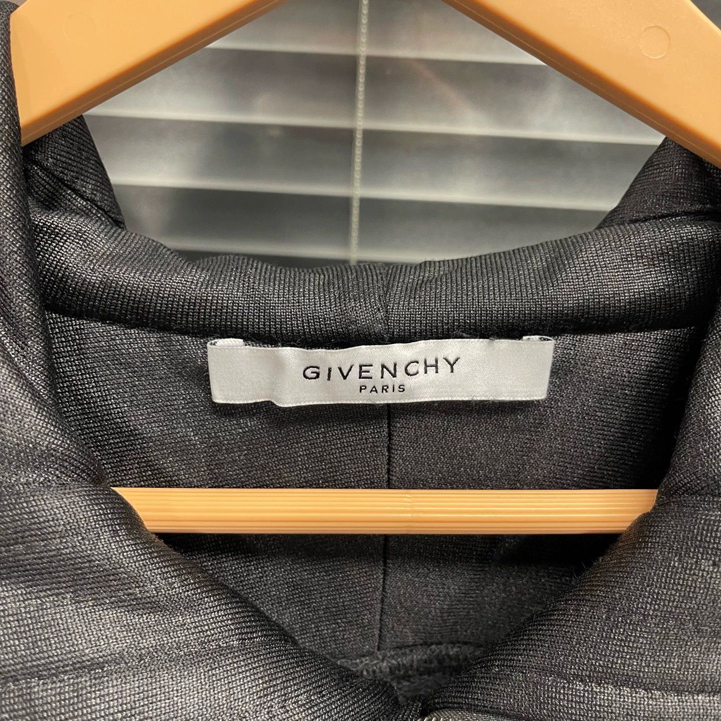 Givenchy Givenchy velvet back large logo jacket XS 99 new Size US XS / EU 42 / 0 - 4 Thumbnail