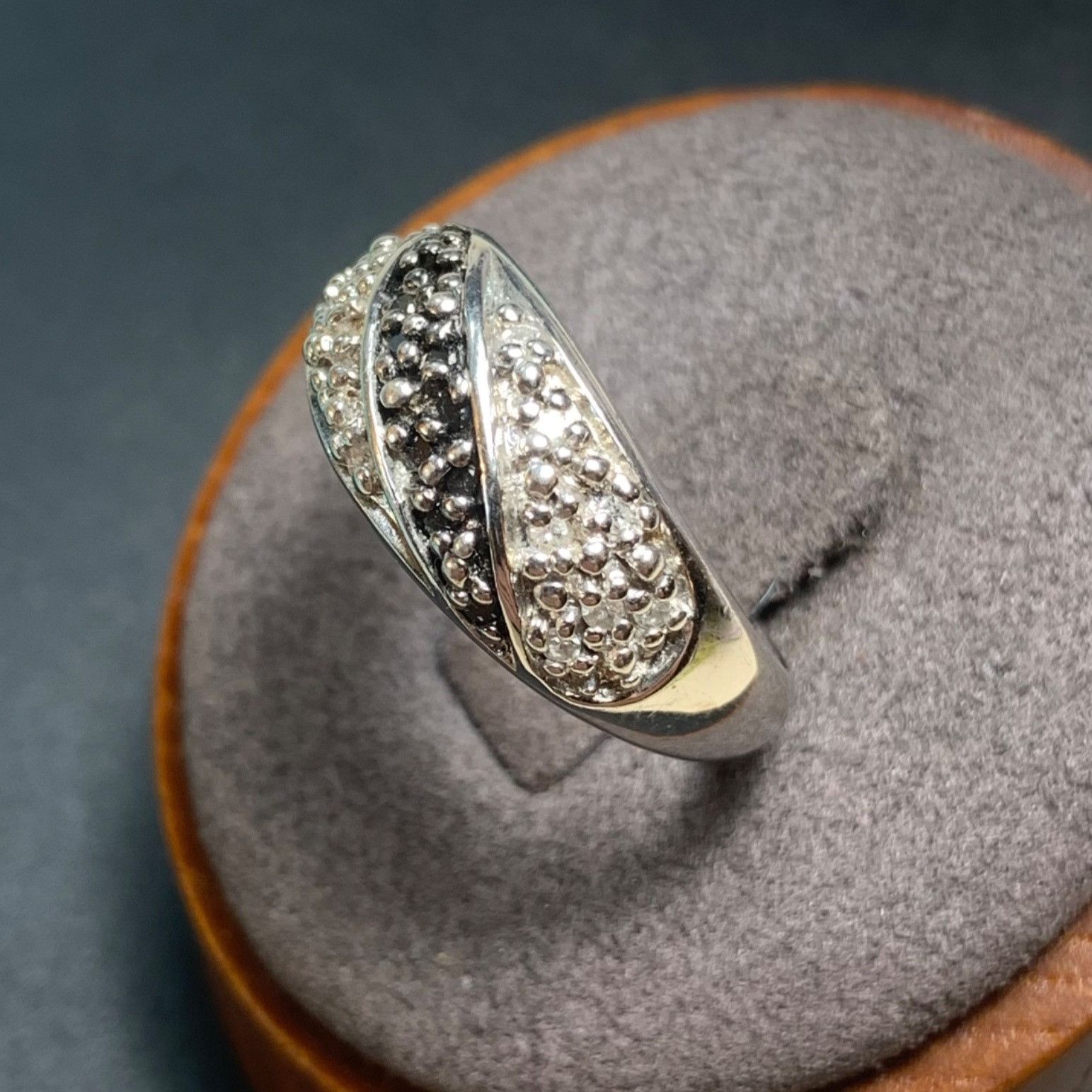 Vintage Sterling Silver 925 Black & White CZ Pave Set Tapered Domed Size ONE SIZE - 4 Thumbnail