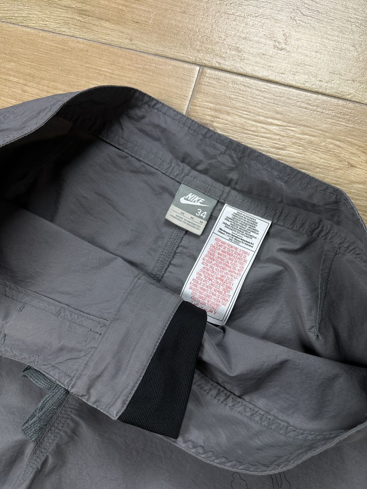 Nike × Vintage Vintage Y2K Nike Nylon Printed Shorts Size US 34 / EU 50 - 8 Thumbnail