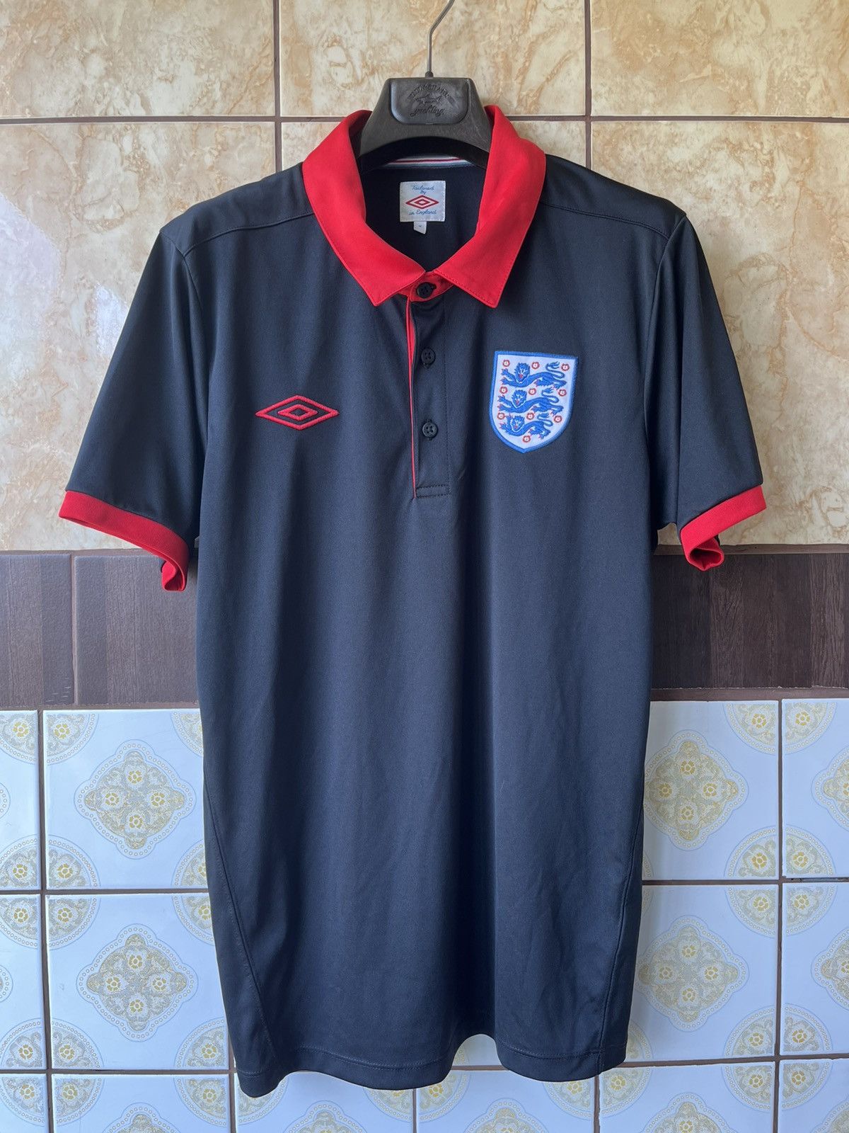 Umbro Umbro England 2010 soccer jersey Size US M / EU 48-50 / 2 - 1 Thumbnail
