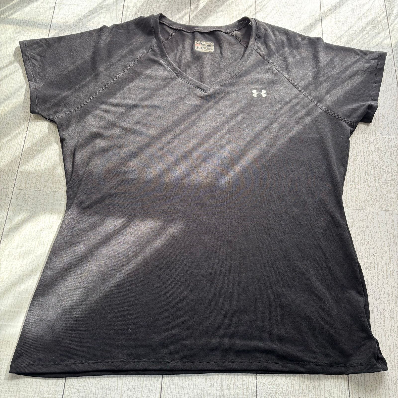 Under Armour Under Armour Tech HeatGear Black V-Neck T-Shirt Large NWT Size L / US 10 / IT 46 - 1 Thumbnail