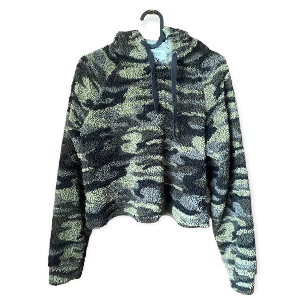 Other Hippie Love Women’s Cropped Camo Hoodie Size M Fuzzy Sherpa Size M / US 6-8 / IT 42-44 - 1 Thumbnail
