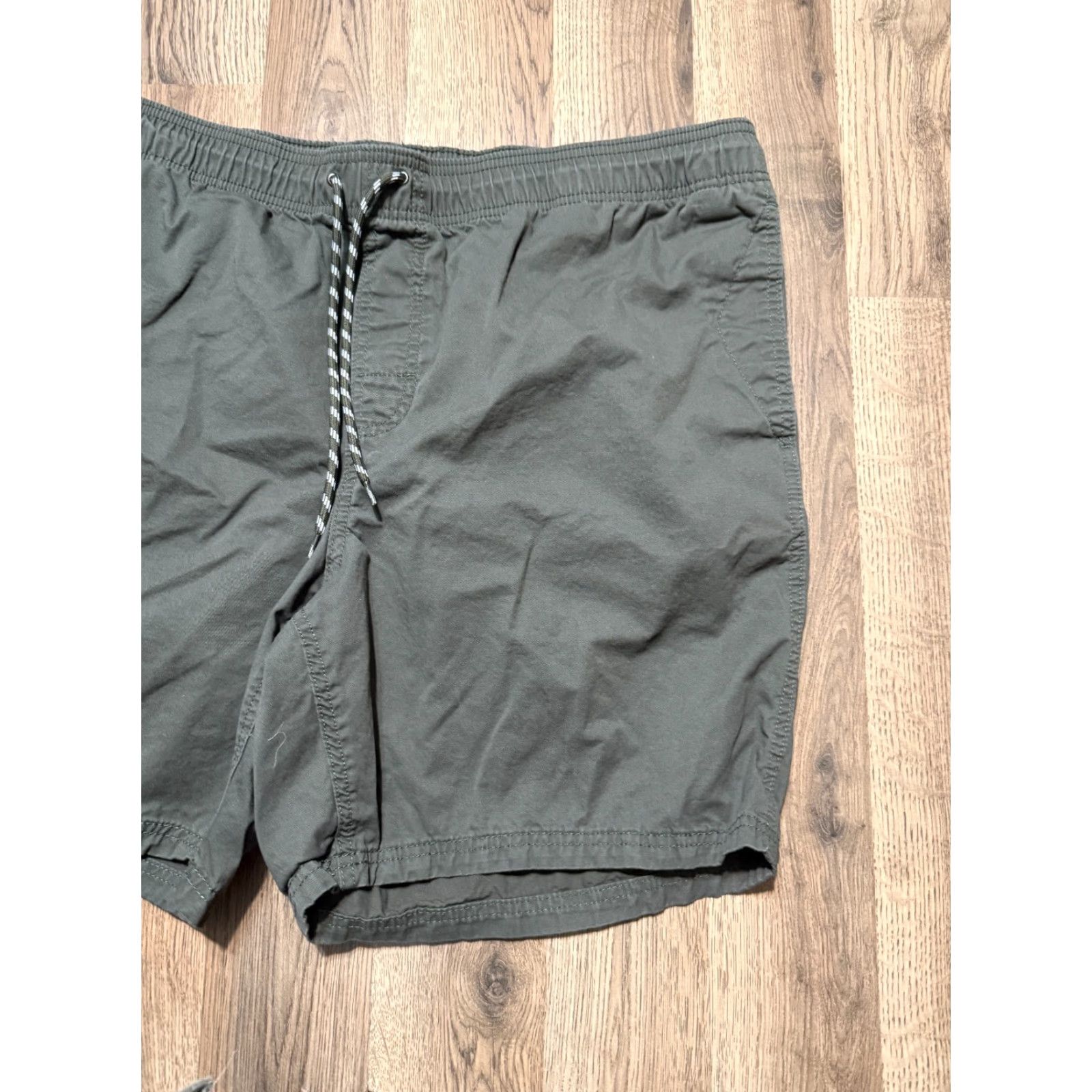 Essentials Amazon Essential Shorts Mens 2XL Cargo Solid Green Tie Waist Pockets Casual Summer Spring Fall Mens Size US 39 - 4 Thumbnail