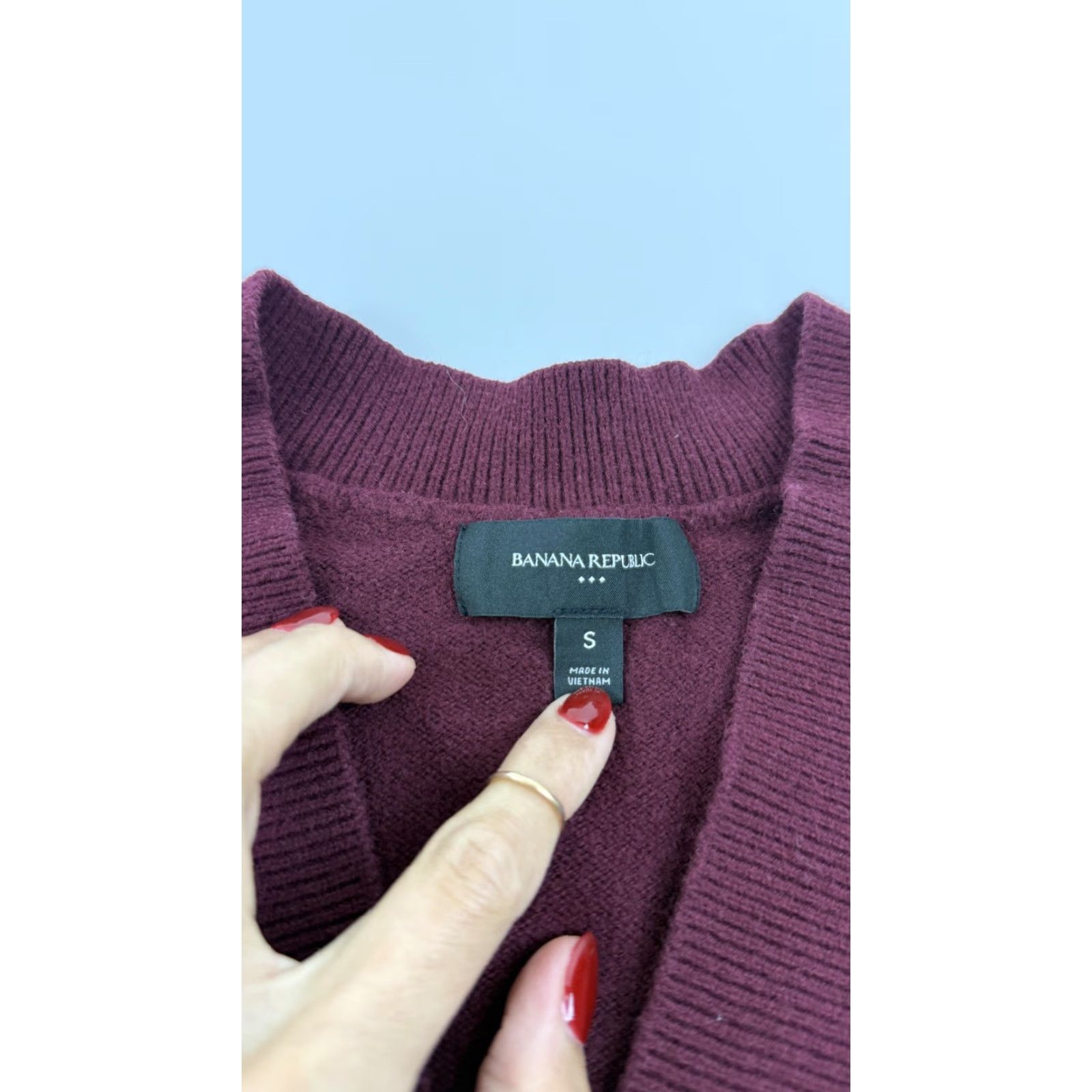 Banana Republic VINTAGE Banana Republic Sweater Womens Small Burgundy V Neck Pullover Ribbed Wool Blend Size S / US 4 / IT 40 - 2 Thumbnail