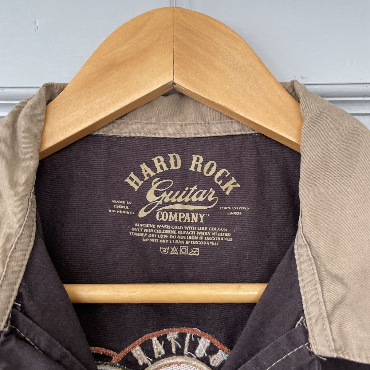 Hard Rock Cafe Vintage 90’s Hard Rock Atlanta Short Shirt Size L Size US L / EU 52-54 / 3 - 6 Thumbnail