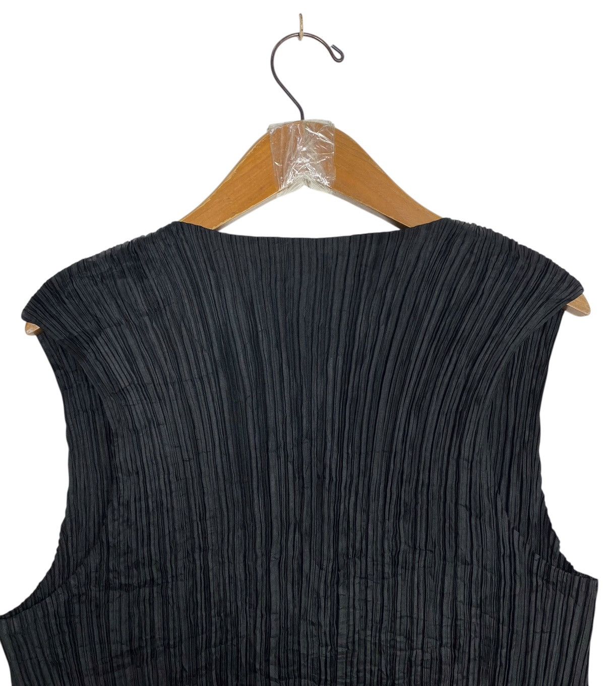 Issey Miyake Rare‼️Vintage Summer 2005 Issey Miyake Star Logo Pleated Vest Size US S / EU 44-46 / 1 - 7 Thumbnail