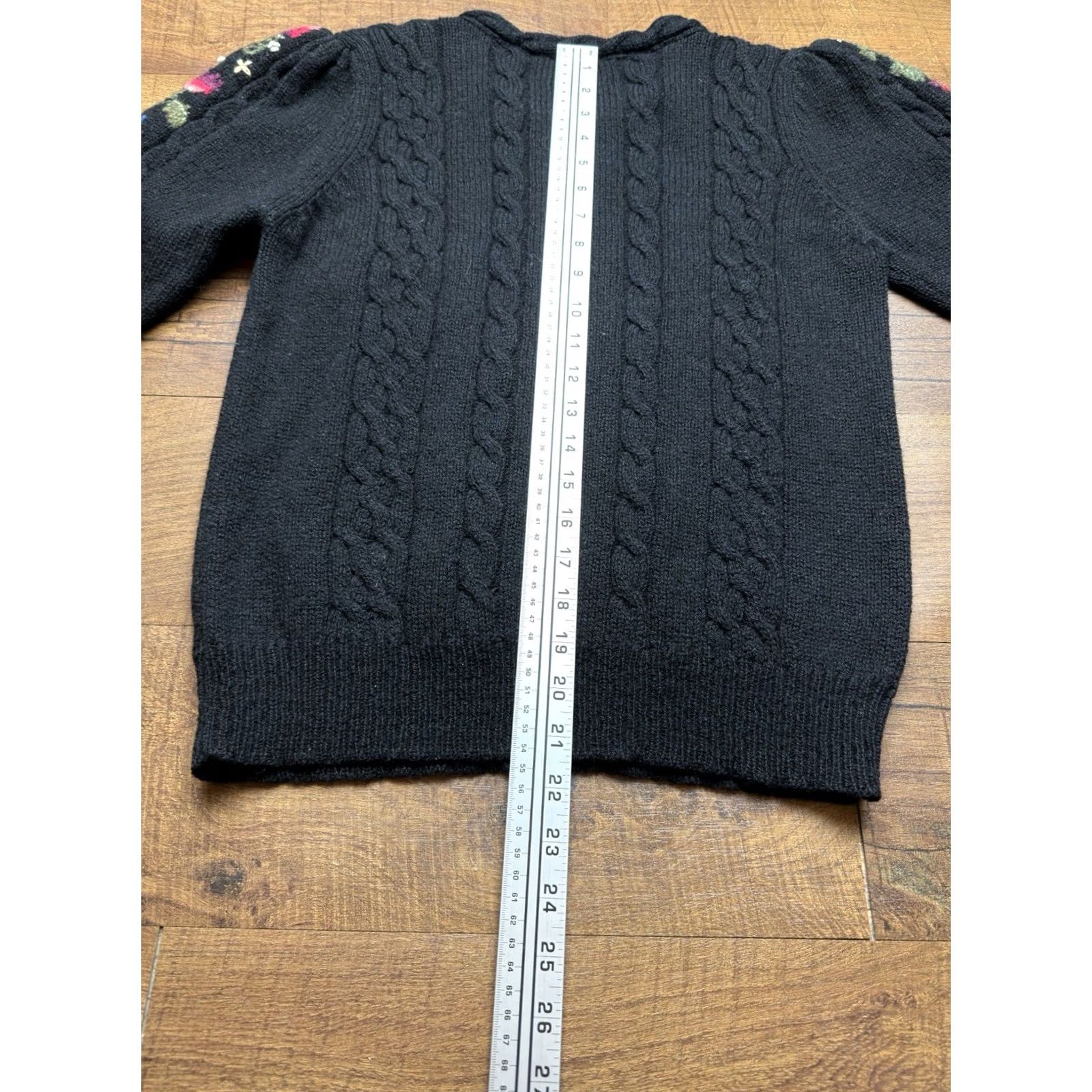 Vintage VINTAGE Susan Bristol Women’s Cable Knit Sweater Floral 100% Shetland Wool Sz 8P M Black Wool Cardigan flower 1989 Womens Size M / US 6-8 / IT 42-44 - 8 Thumbnail
