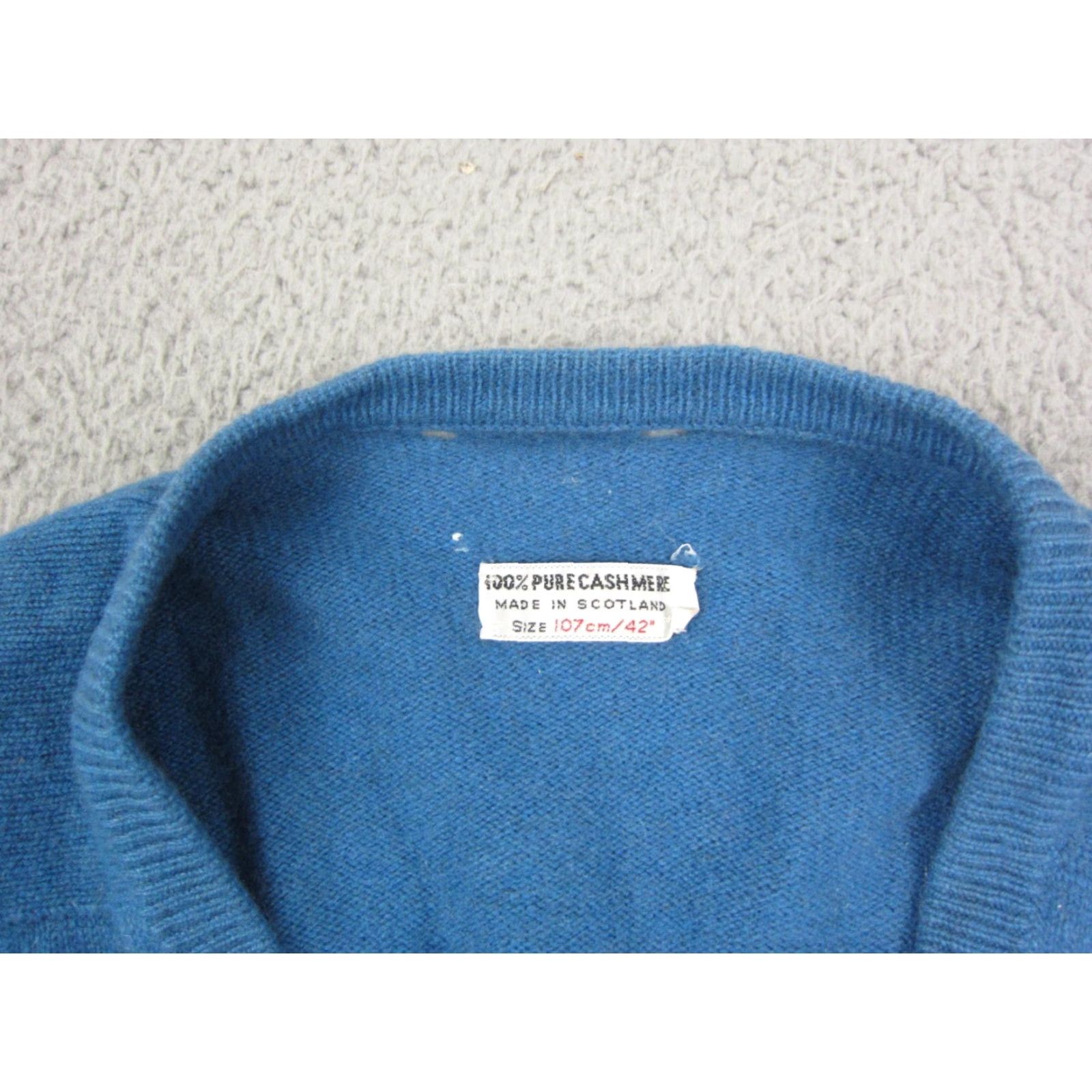 Vintage VINTAGE Cashmere Sweater Mens L Blue 90s V-Neck Scotland Scarf? Size US L / EU 52-54 / 3 - 3 Thumbnail