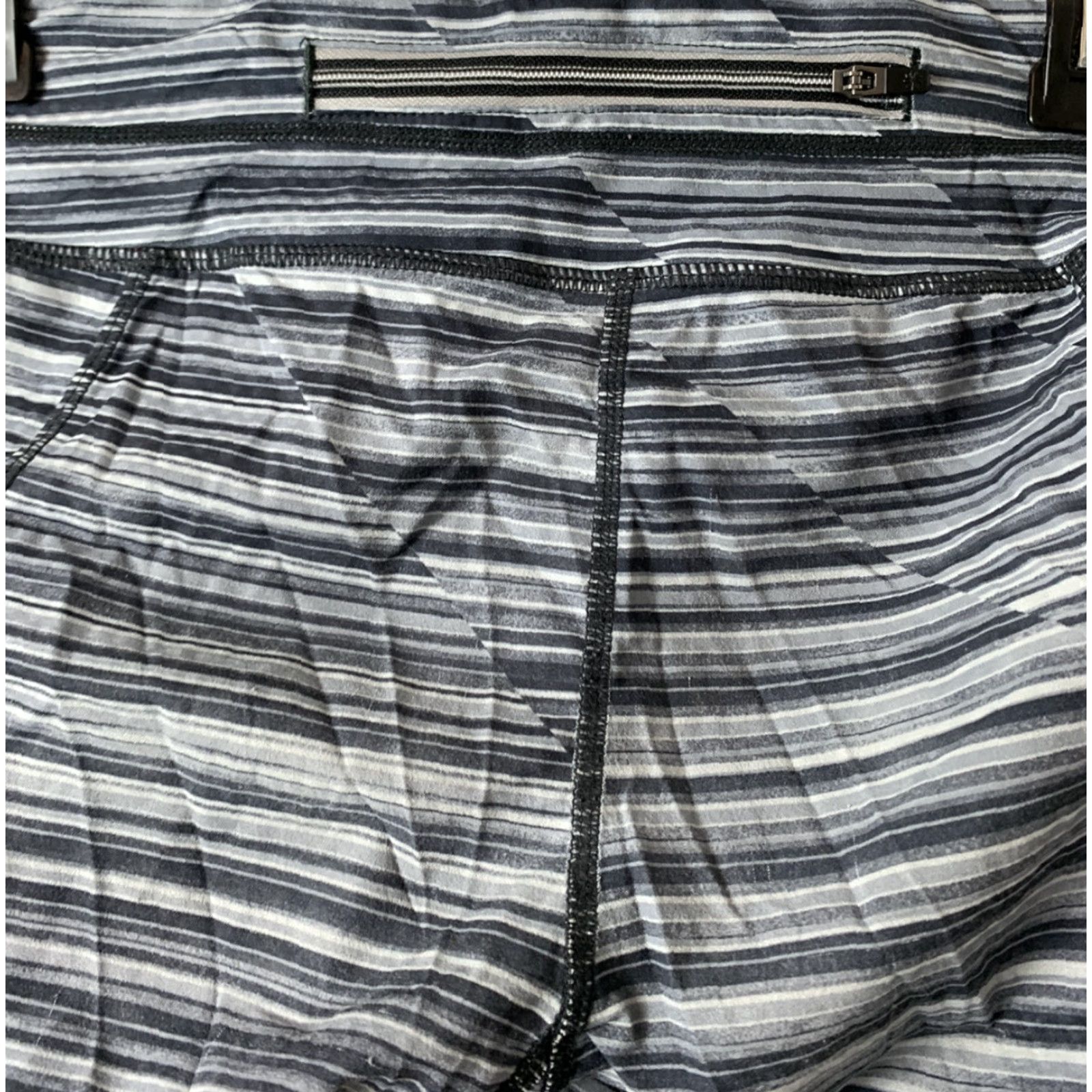 Athleta Womens Athleta Crop Leggings XS Gray Striped Leggings Activewear Small? Size 26" / US 2 / IT 38 - 4 Thumbnail