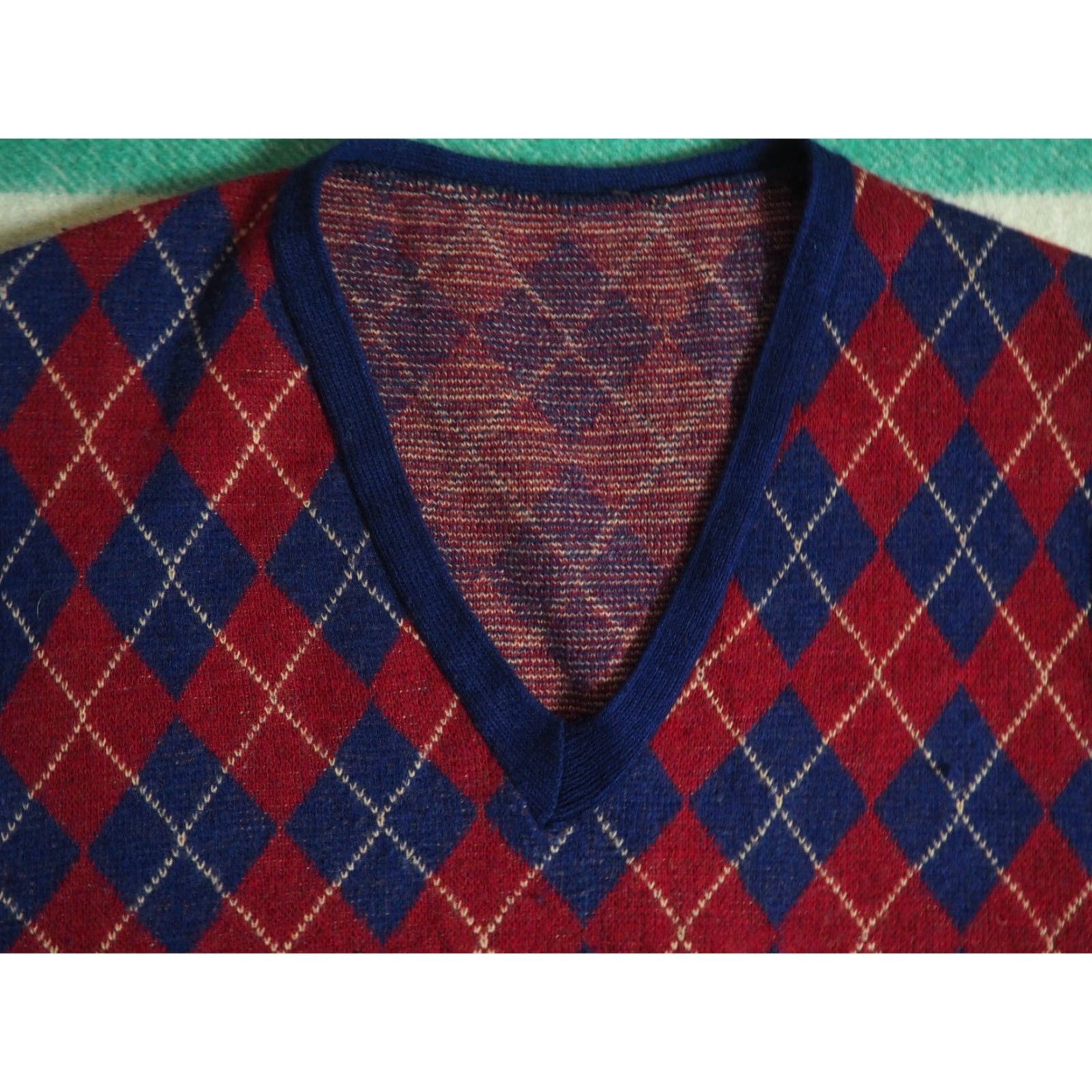 Vintage VTG 80s Navy Blue Red Argyle Preppy Ivy Acrylic Classic V Neck Sweater Vest L Mens Size US L / EU 52-54 / 3 - 3 Thumbnail