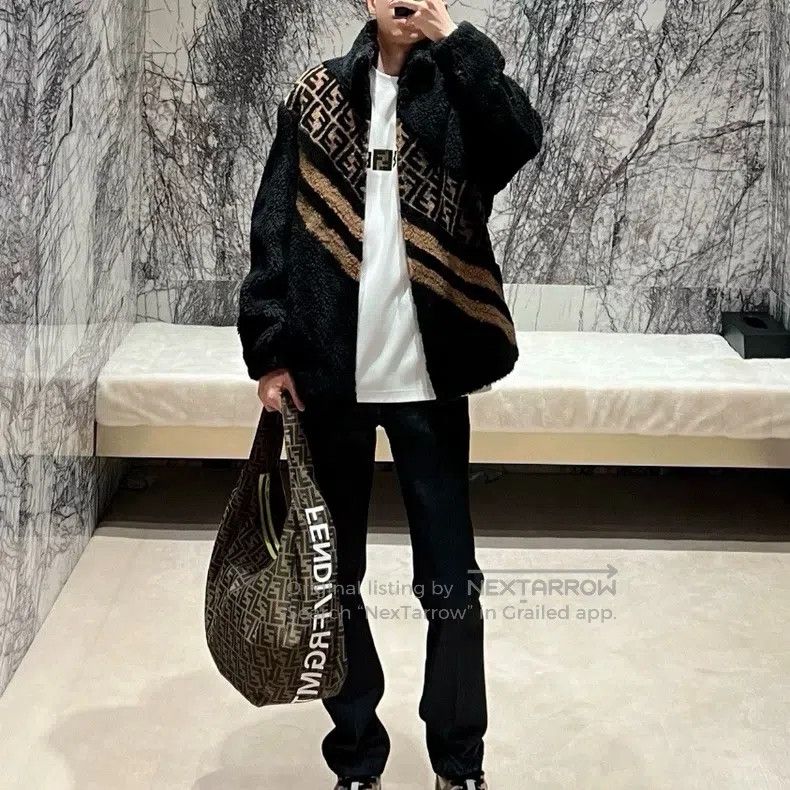 Fendi Fendi Logo Printed Teddy Fleece Jacket Size US S / EU 44-46 / 1 - 6 Thumbnail
