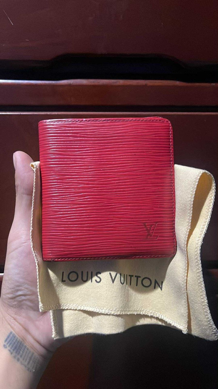 Louis Vuitton LOUIS VUITTON EPI BIFOLD WALLET Size ONE SIZE - 6 Thumbnail