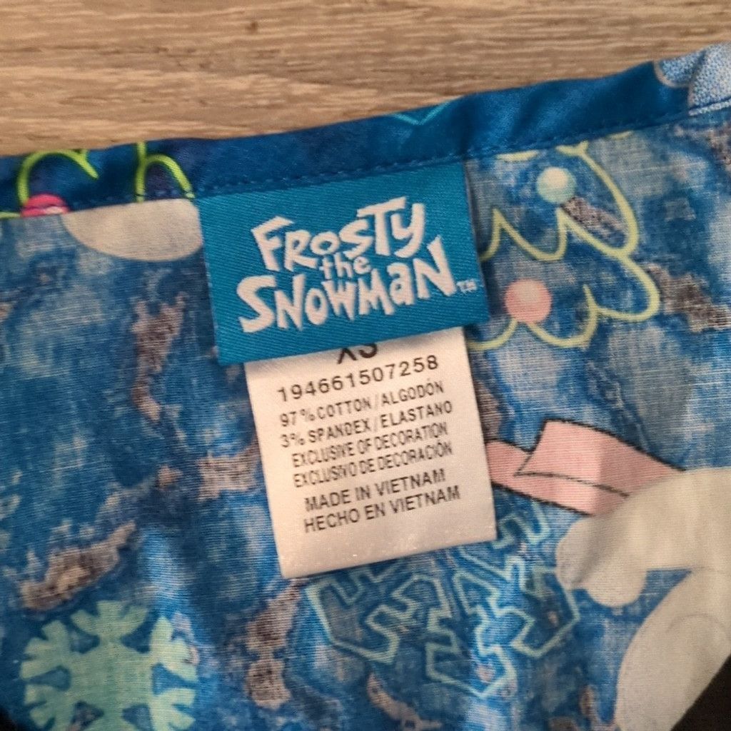 Warner Bros Warner Bros. Frosty The Snowman Tooniforms Scrub Top Size XS Size XS / US 0-2 / IT 36-38 - 3 Thumbnail
