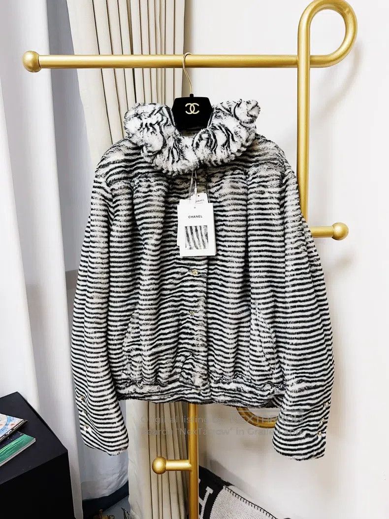 Chanel Chanel 20K equestrian series eco-friendly fur zebra stripe Size XS / US 0-2 / IT 36-38 - 1 Thumbnail