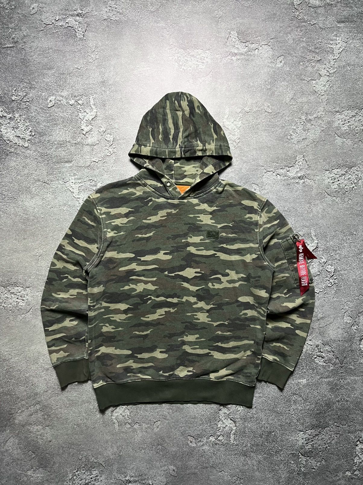Alpha Industries Vintage Alpha Industries Camo Military Big Logo Hoodie M Size US M / EU 48-50 / 2 - 1 Thumbnail