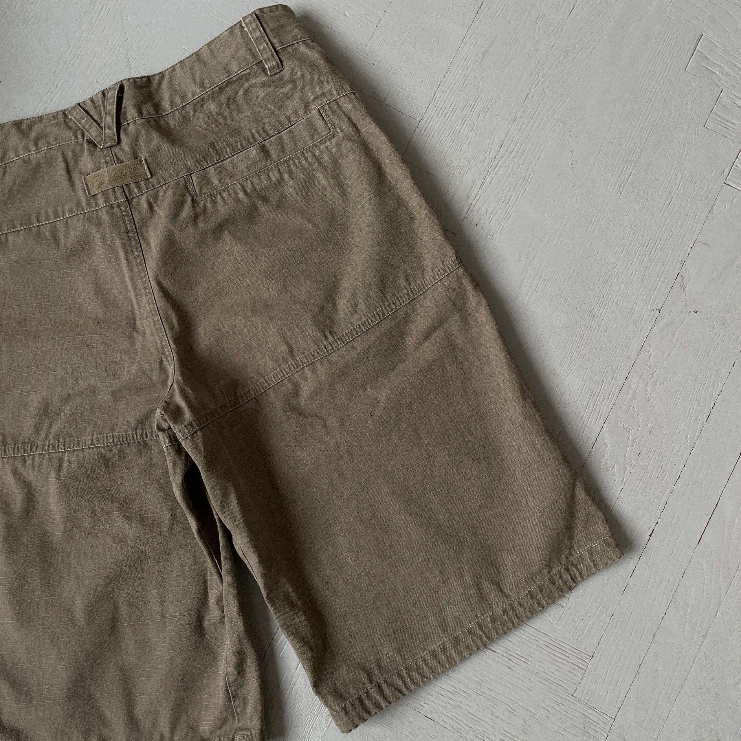 Nike Vintage Nike Cargo Shorts Size US 33 - 3 Thumbnail