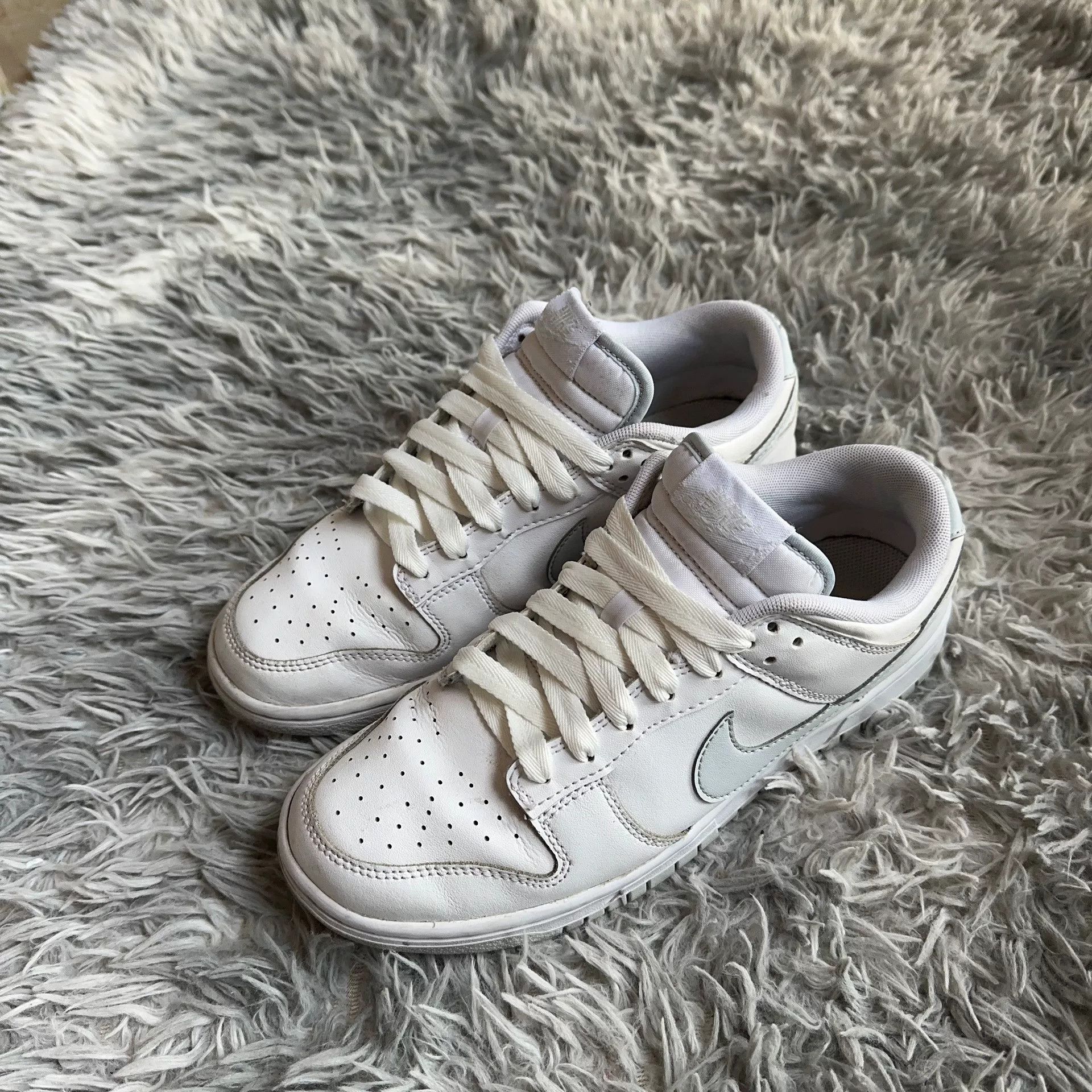 Nike Nike White Lowtop Sneakers 40 Men Size US 7.5 / EU 40-41 - 1 Thumbnail