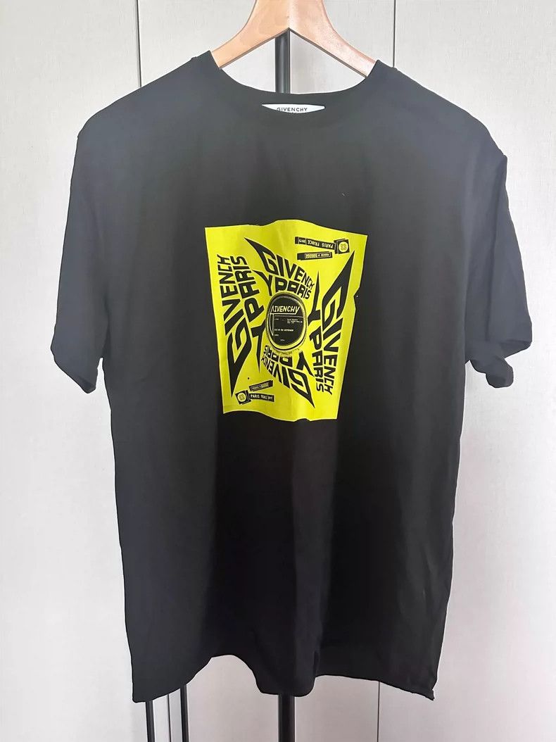 Givenchy Givenchy Short Sleeve T-Shirt Size US M / EU 48-50 / 2 - 2 Thumbnail