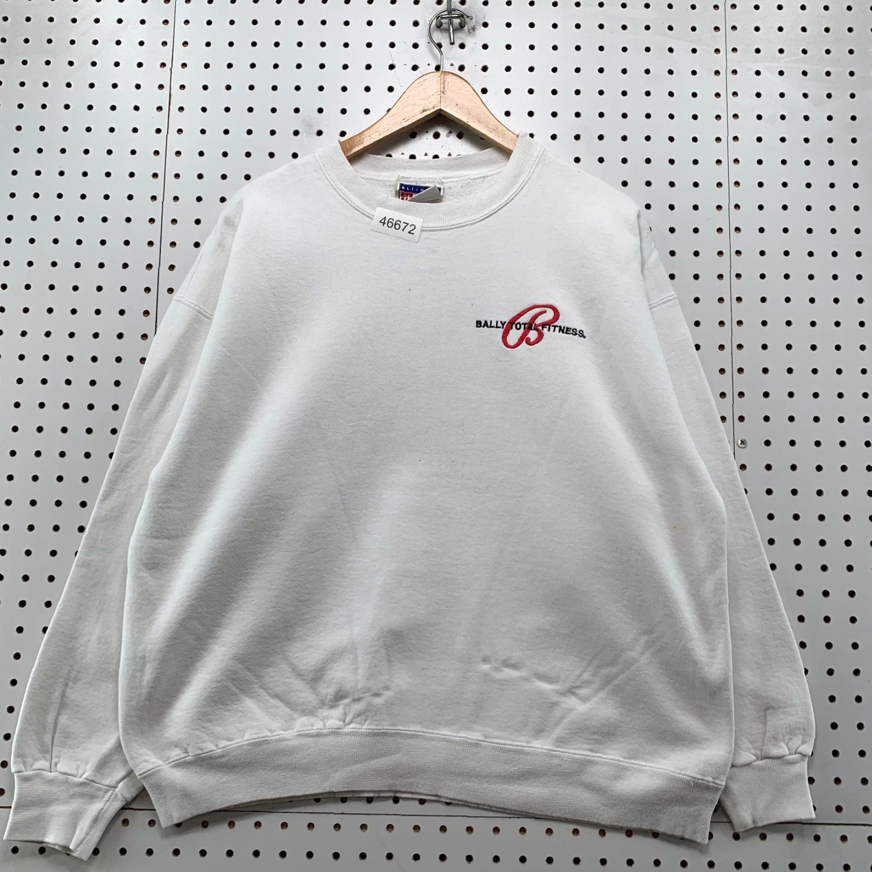 VINTAGE Hanes Sweatshirt Mens Large White Embroidered Ballys Total Fitness Y2K 90s USA Regular Crew Neck Pullover Cotton Fleece Graphic Print