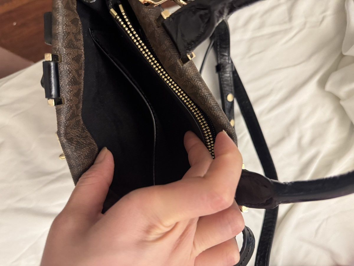 Michael Kors Tatiana Mini Logo and Patent Leather Satche Size ONE SIZE - 6 Thumbnail