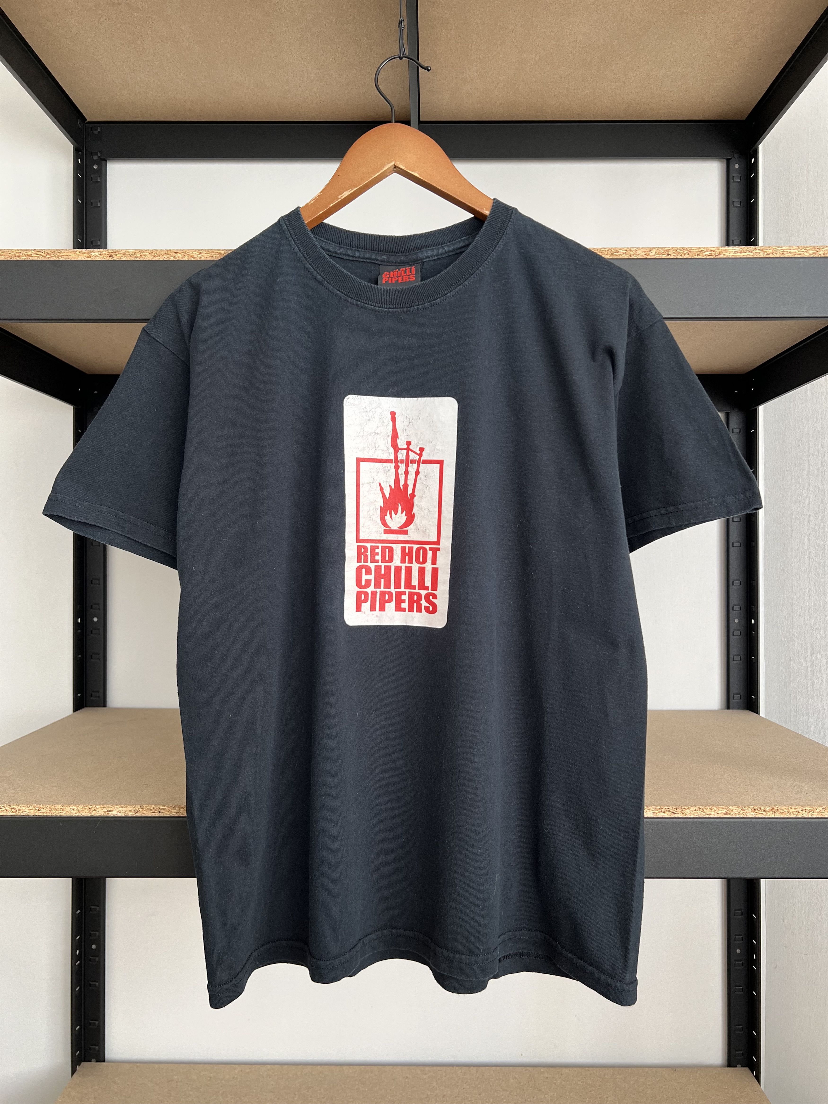 Band Tees Vintage 2000s Red Hot Chilli Pipers Rock Band Black T-shirt Size US M / EU 48-50 / 2 - 1 Thumbnail
