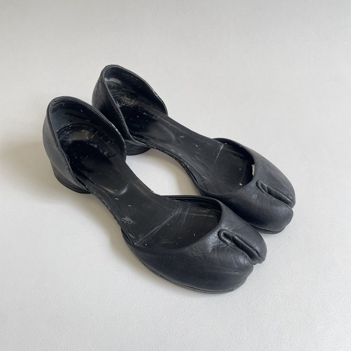 Maison Margiela 1990s Black Painted Mule Tabi Shoes Size US 8 / IT 38 - 21 Thumbnail