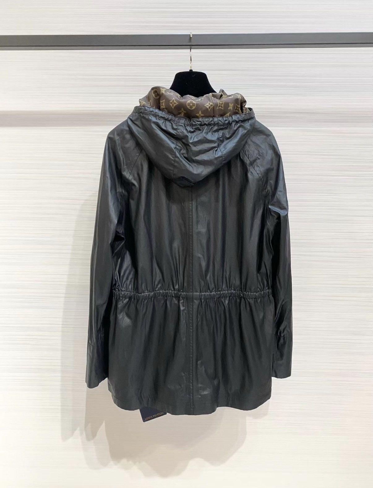 Louis Vuitton LV Black Drawstring Waist Hooded Trench Coat J33 Size XS / US 0-2 / IT 36-38 - 2 Thumbnail