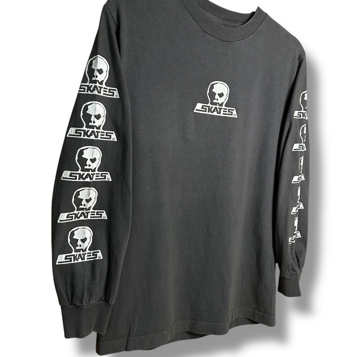 Vintage Vintage Skull Skates Skateboarding Backhit LS Tshirt Size US S / EU 44-46 / 1 - 4 Thumbnail