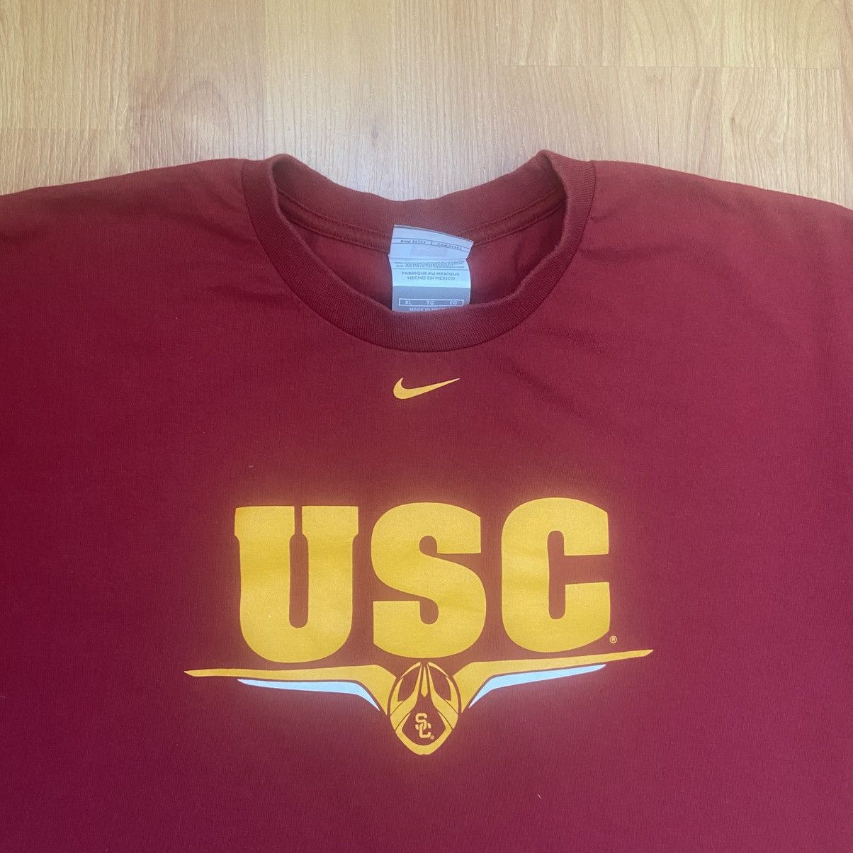 Nike × Vintage Vintage Nike Men’s USC Football Logo T-Shirt Size XL Size US XL / EU 56 / 4 - 3 Thumbnail