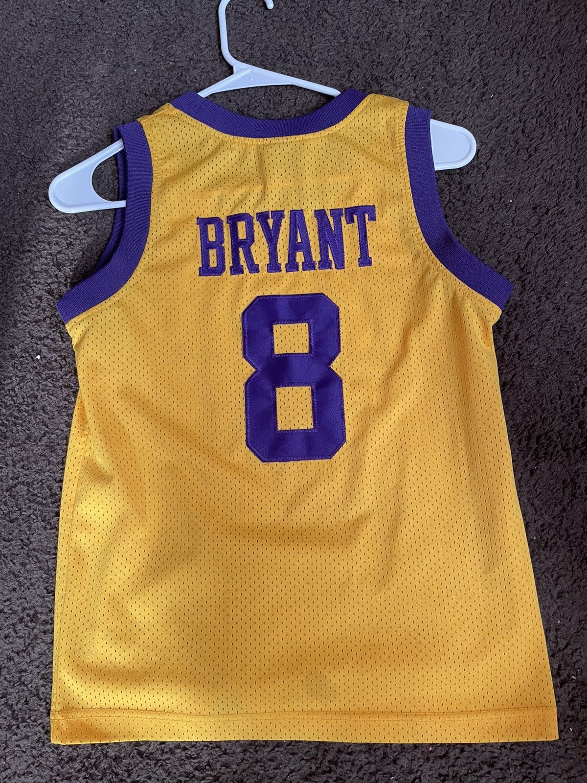 NBA Vintage Nike Kobe Bryant #8 Lakers Swingman Gold Purple Size US S / EU 44-46 / 1 - 2 Thumbnail