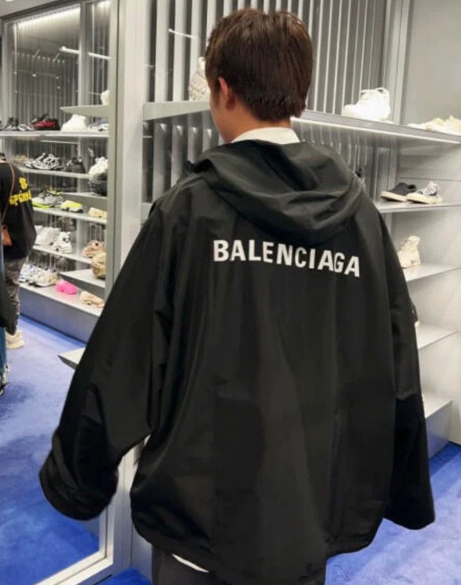 Balenciaga Balenciaga Black windbreaker jacket Size US XL / EU 56 / 4 - 5 Thumbnail