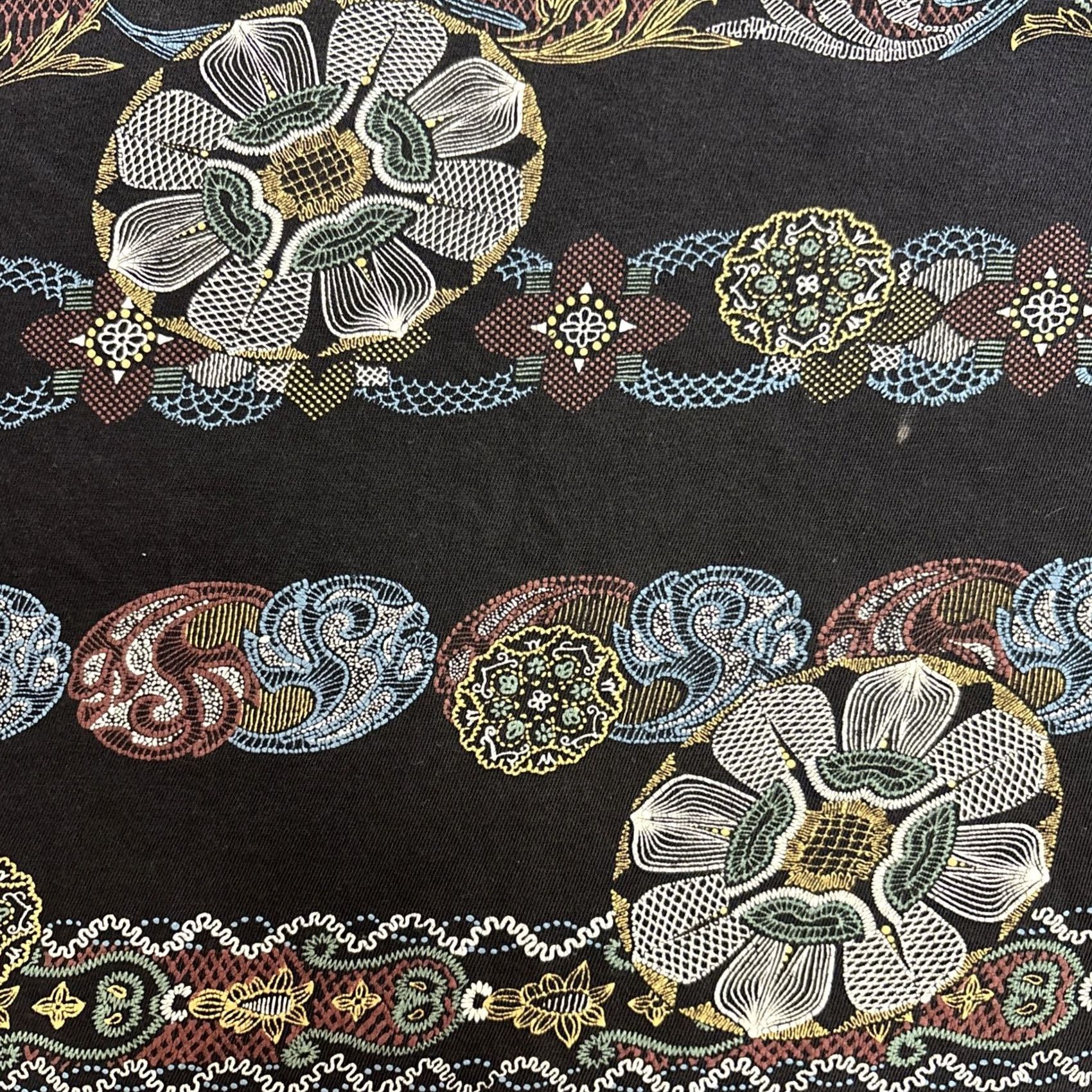 Vintage VINTAGE 2XL Unisex Adult T Shirt Black Art Deco Ornate Floral Intricate Boho USA Shirt Size US XXL / EU 58 / 5 - 3 Thumbnail