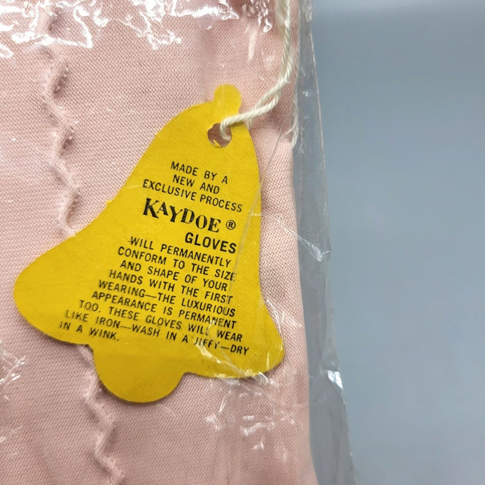 Doublet VINTAGE Kaydoe Gloves Womens One Size Double Woven Nylon Stretch Scalloped Pink 1960s Rockabilly Formal Womens Size ONE SIZE - 4 Thumbnail