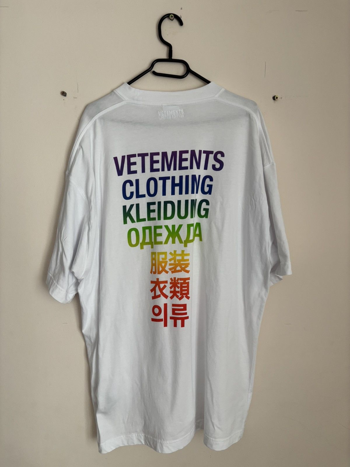 Vetements Vetements Translation Tee Size US M / EU 48-50 / 2 - 1 Thumbnail