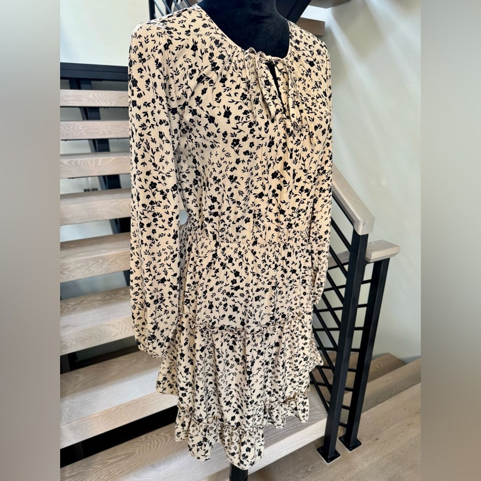 Other New Floral Beige Long Sleeve Dress size S Size S / US 4 / IT 40 - 6 Thumbnail