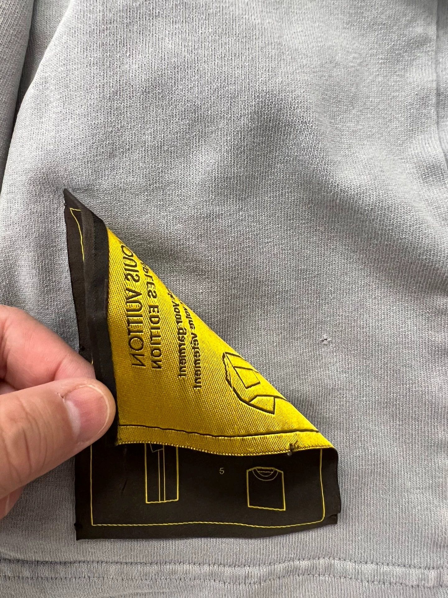 Louis Vuitton Louis Vuitton manual gray tee men's XXL Size US XXL / EU 58 / 5 - 7 Thumbnail