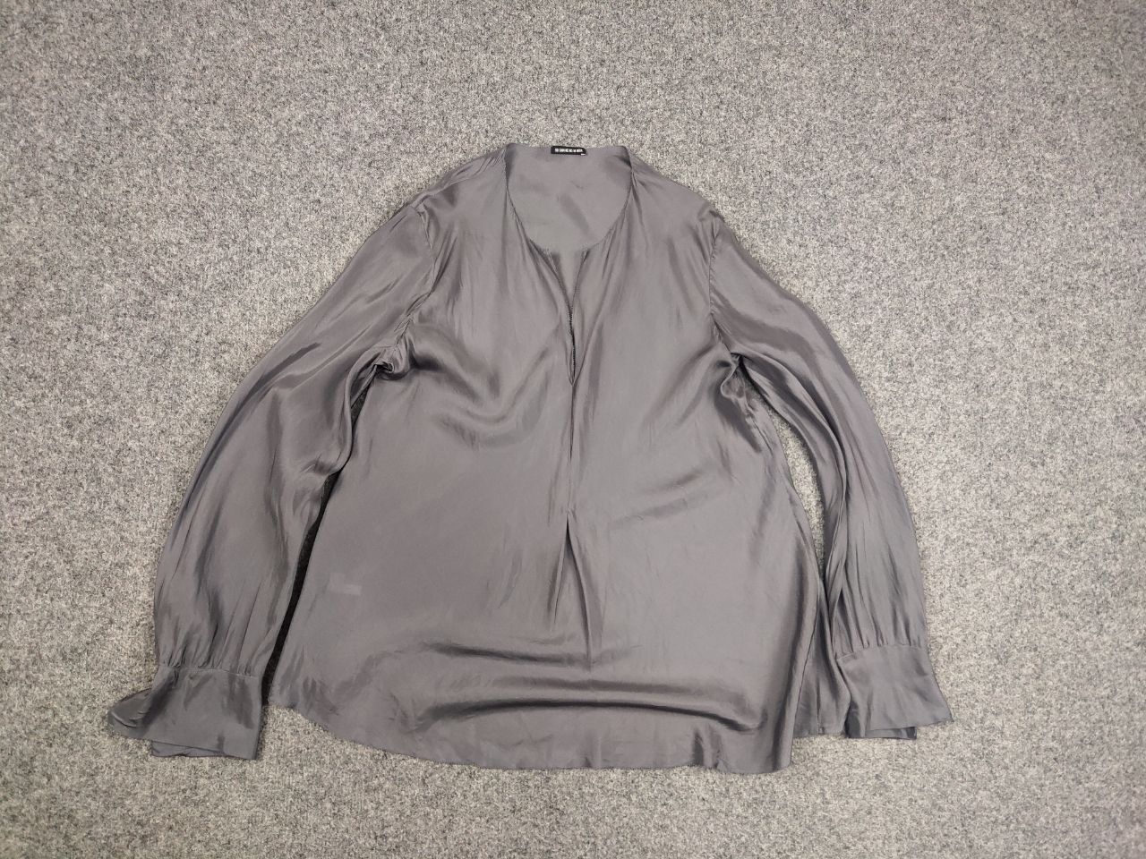 Designer Susanne Bommer Design Boxy Silk Silver gray blouse Size M / US 6-8 / IT 42-44 - 12 Thumbnail