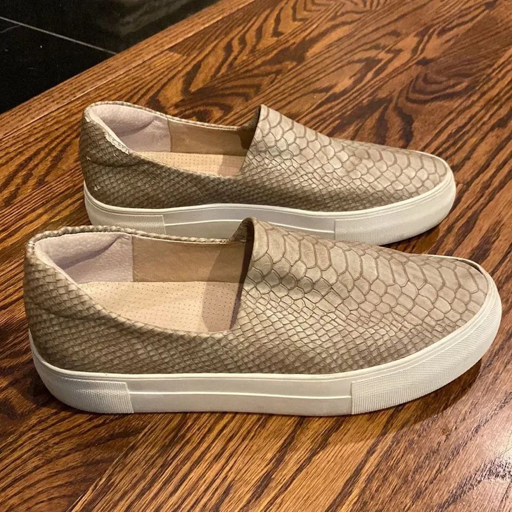 J/Slides J Slides Women's 8 Beige Slip On Sneaker Snakeskin Print Em Size US 8 / IT 38 - 6 Thumbnail