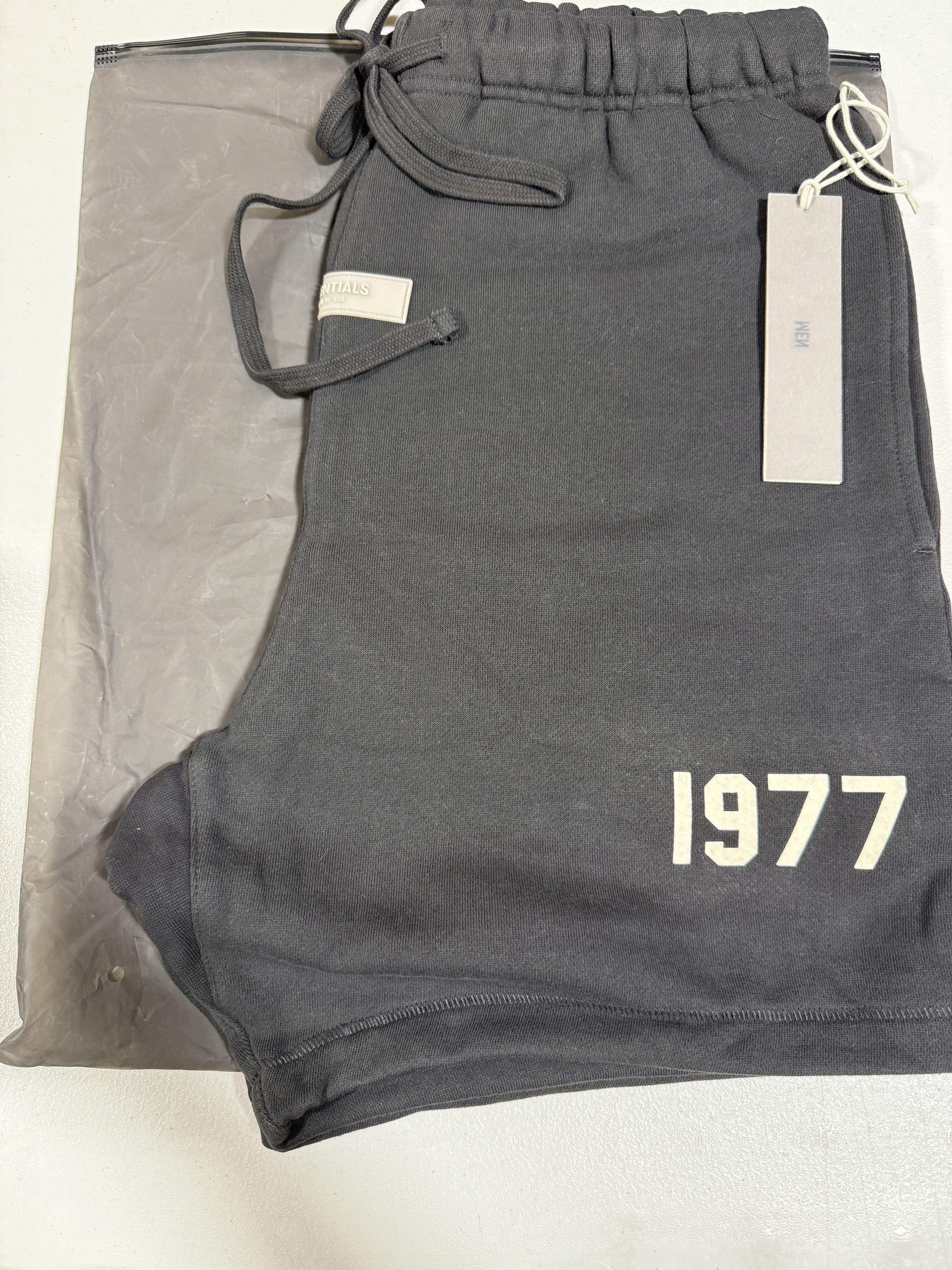 Essentials Fear of God Essentials 1977 Shorts Iron Size XS Size US 30 / EU 46 - 4 Thumbnail