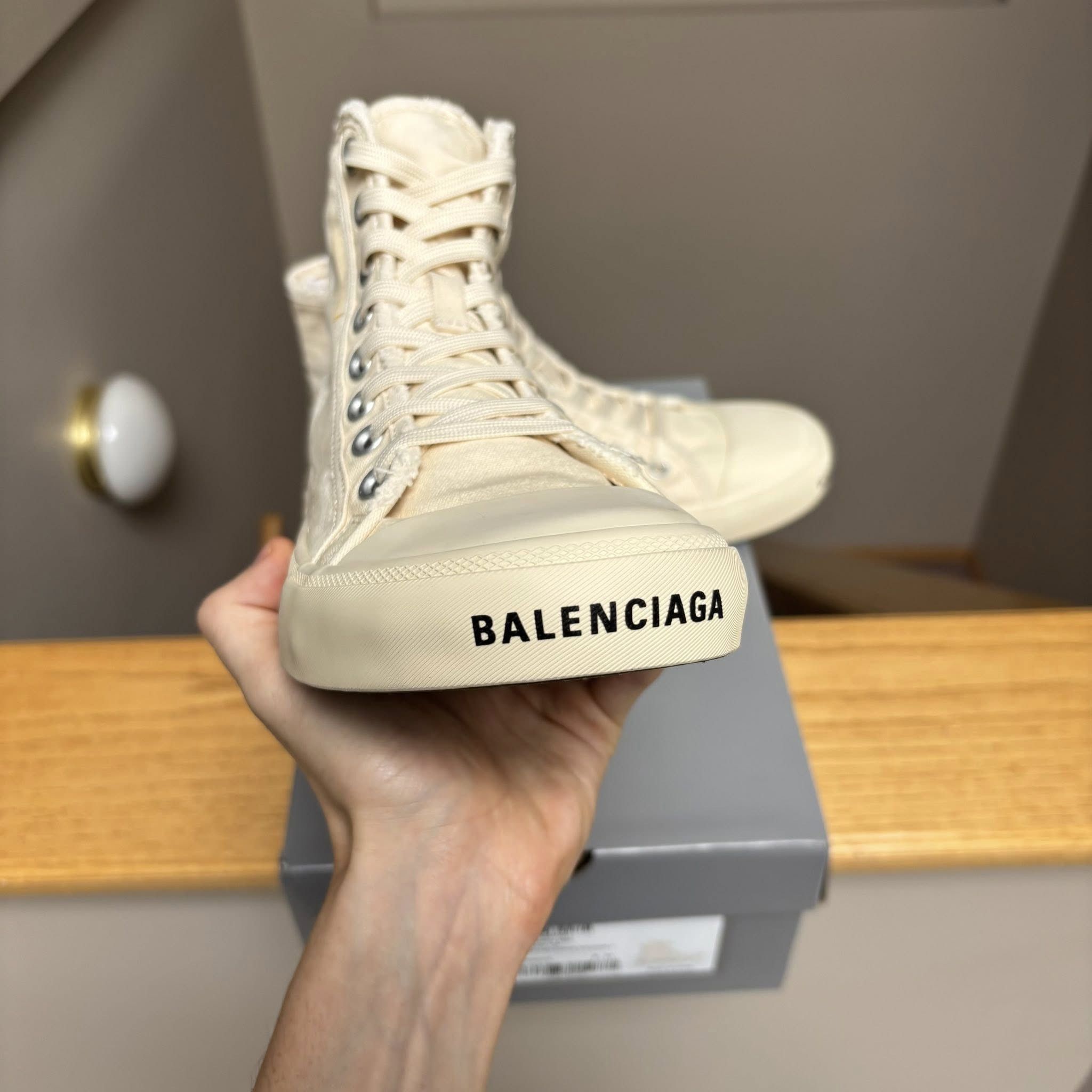 Balenciaga Balenciaga White Paris Distressed High Top Sneakers Size US 6 / EU 39 - 3 Thumbnail