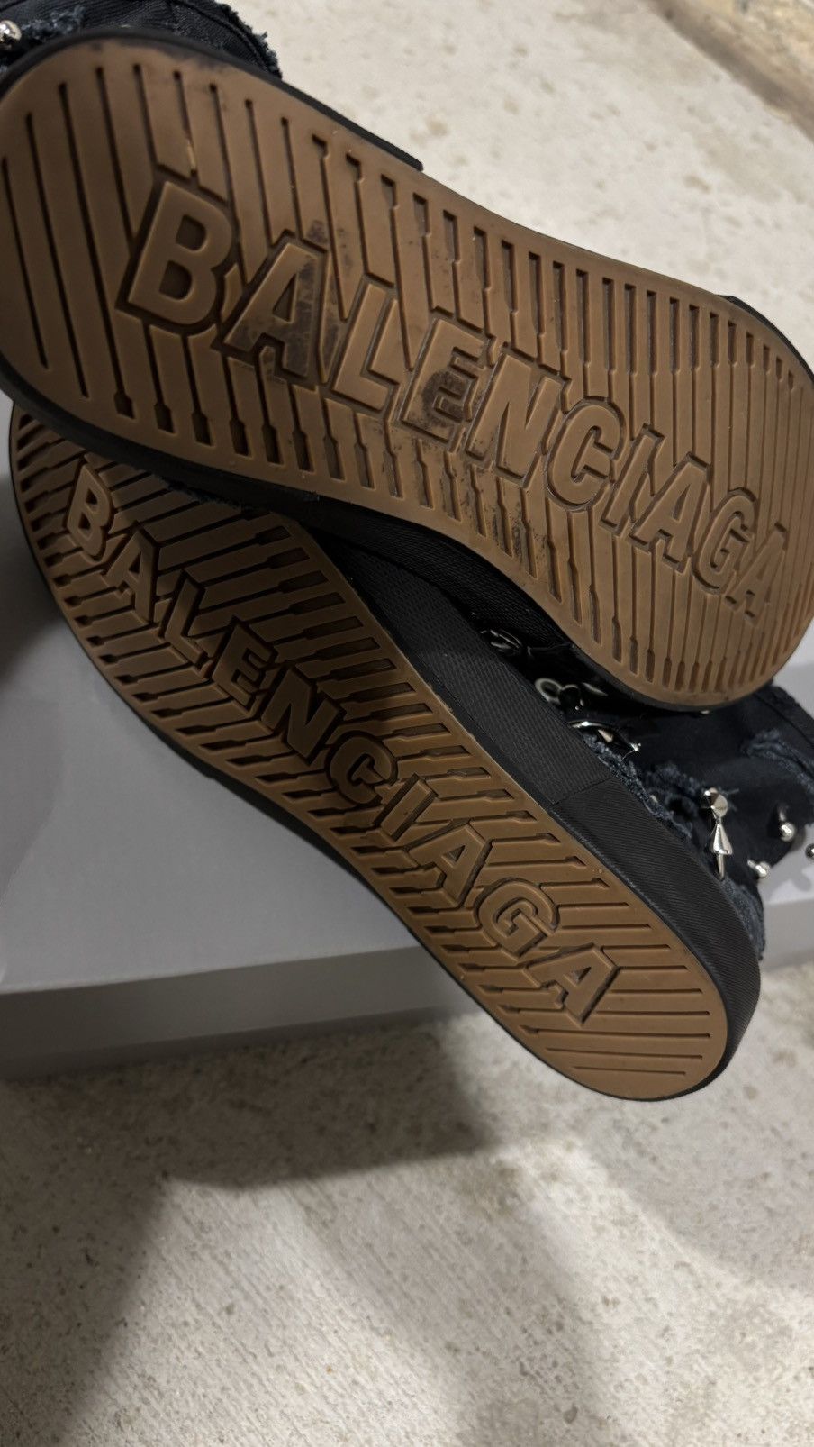Balenciaga Balenciaga Distressed Pierced Paris Sneaker Size US 9 / EU 42 - 19 Thumbnail