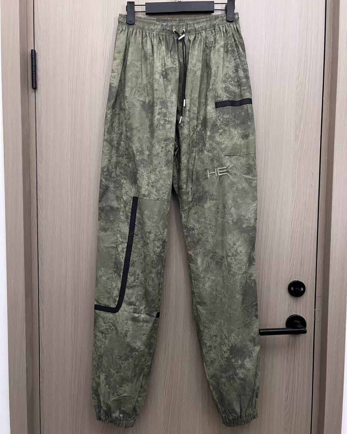 Heliot Emil HE Nylon Camouflage Reflective Drawstring Cargo Pants Size US 33 - 3 Thumbnail