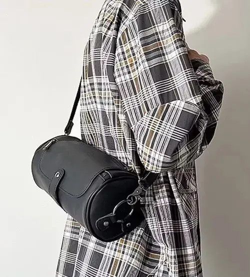 Japanese Brand Fashion 90s pu leather shoulder barrel bag vintage Size ONE SIZE - 3 Thumbnail