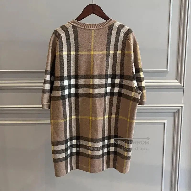 Burberry Burberry Summer Khaki Silk Short Sleeve T-shirt. Size US M / EU 48-50 / 2 - 2 Thumbnail
