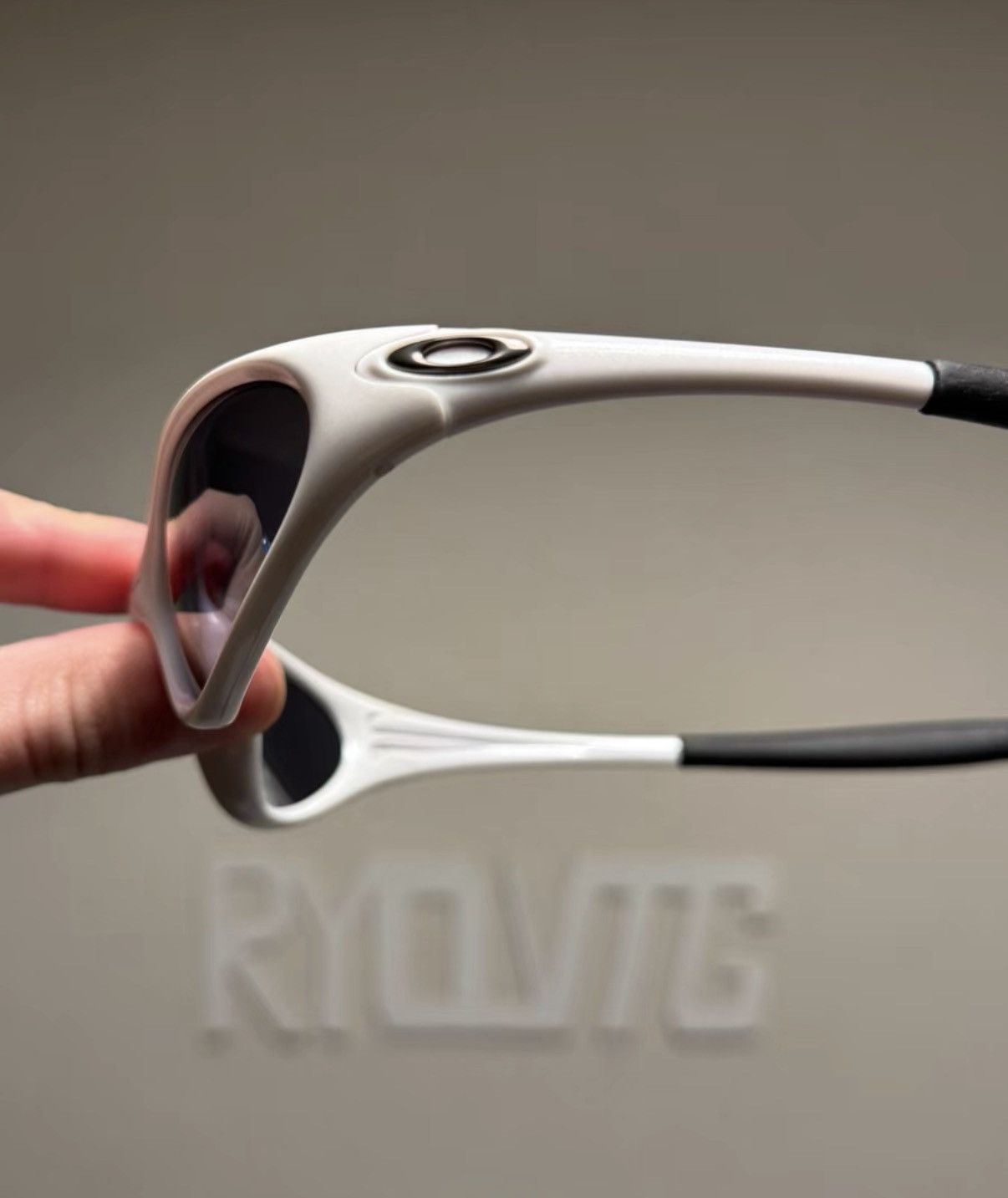 Oakley Oakley Minute 1st Gen Pearl White, Sports Sunglasses K24 Size ONE SIZE - 3 Thumbnail