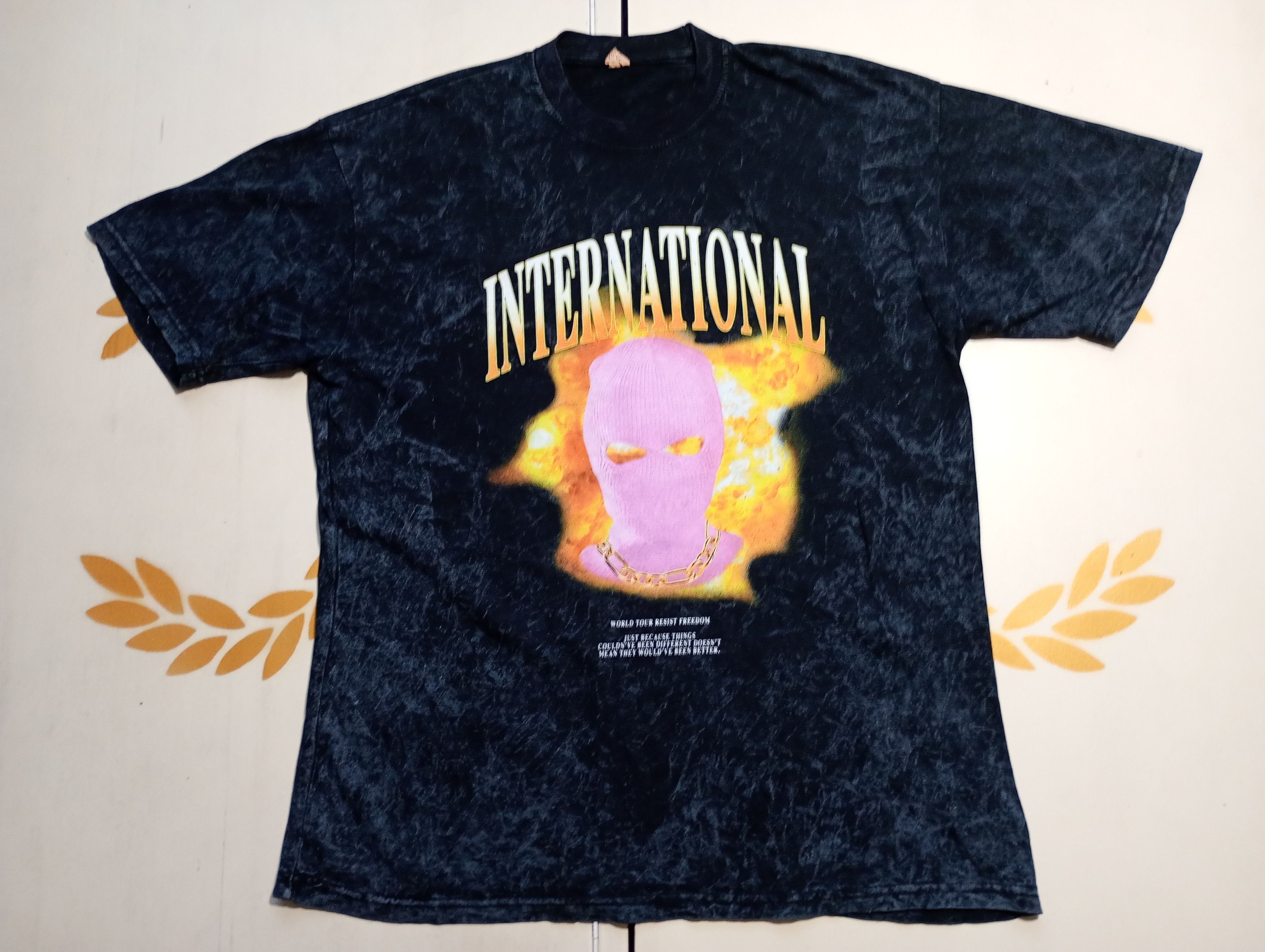 Vintage International World Tour Resist Freedom T-Shirt Size US L / EU 52-54 / 3 - 1 Thumbnail