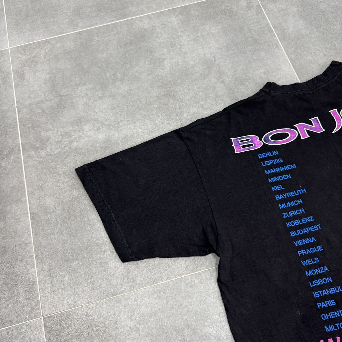 Bon Jovi Vintage Bon Jovi World Tour 1993 Band Tee T-Shirt Men Size US XL / EU 56 / 4 - 13 Thumbnail