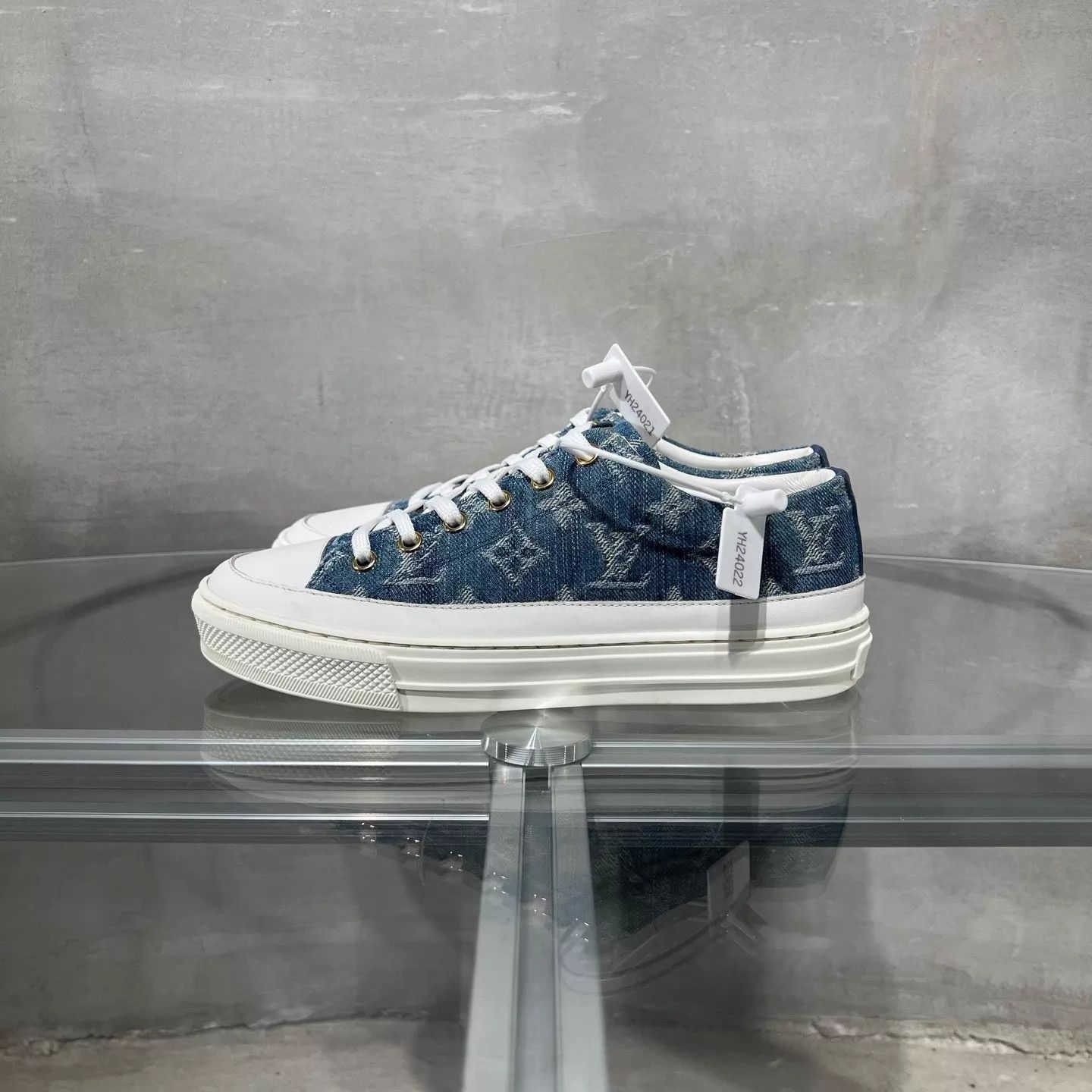 Louis Vuitton LV Denim Sneakers White Blue UK2 36 Size US 4.5 / IT 34.5 - 3 Thumbnail