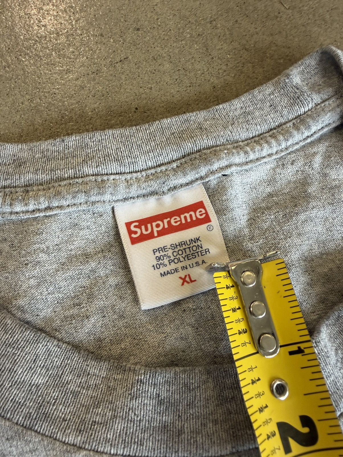 Supreme Supreme kiss tee heather grey Size US XL / EU 56 / 4 - 3 Thumbnail