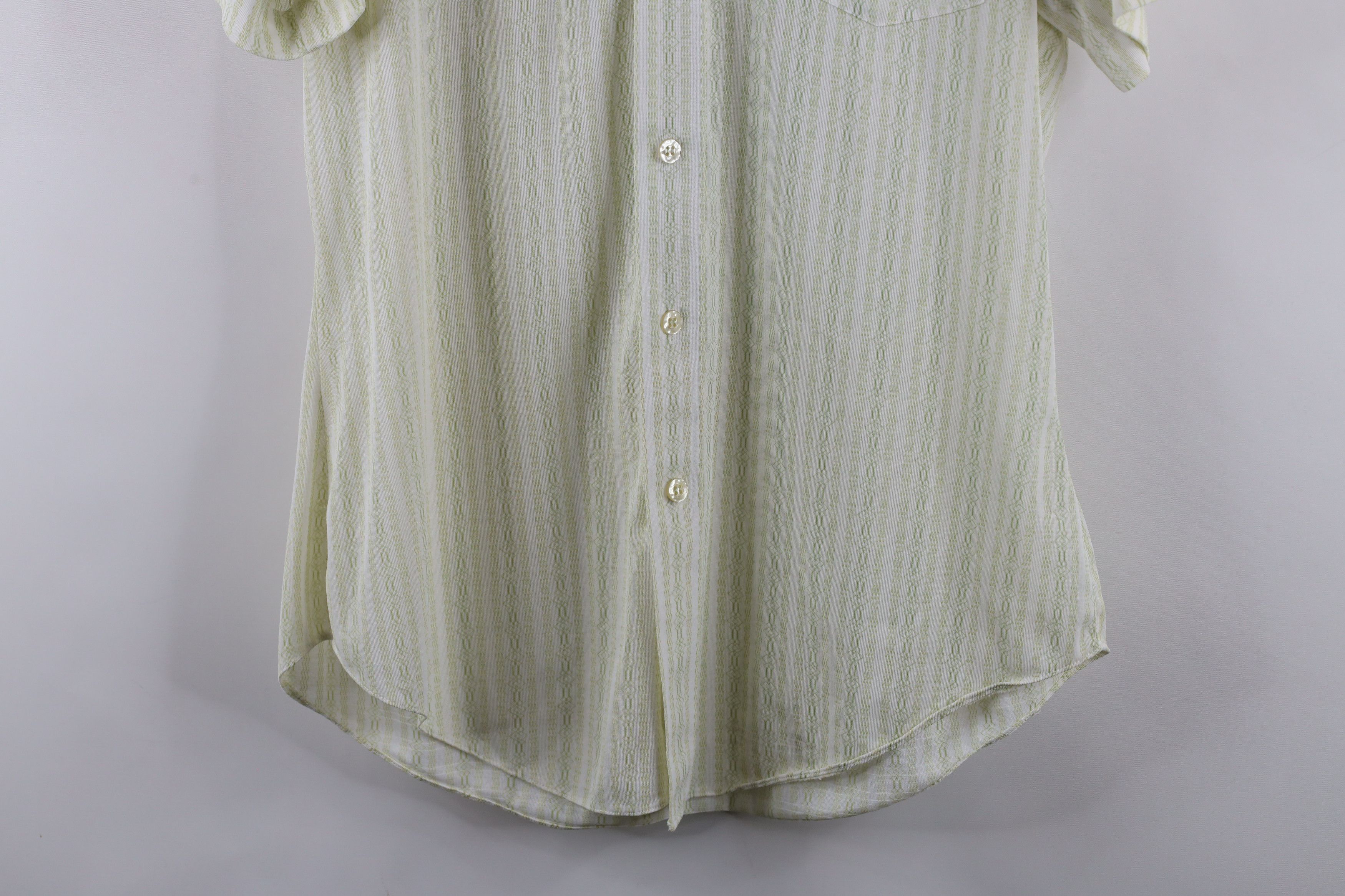 Vintage Vintage 70s Streetwear Knit Short Sleeve Button Shirt Size US L / EU 52-54 / 3 - 3 Thumbnail